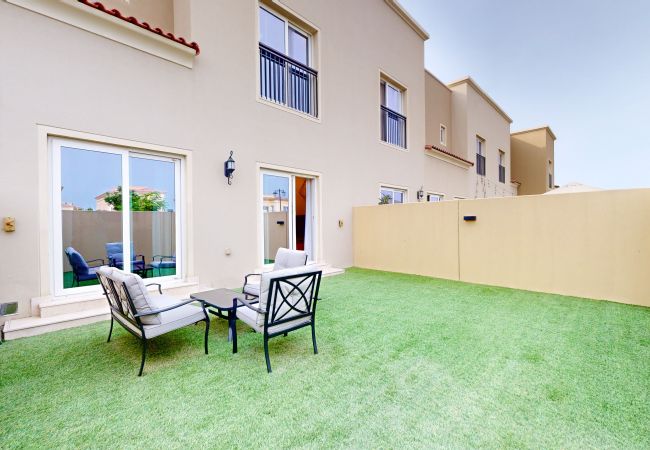 Villa in Dubai - Primestay - Tranquil 3BR with Private Garden in Dubai Land