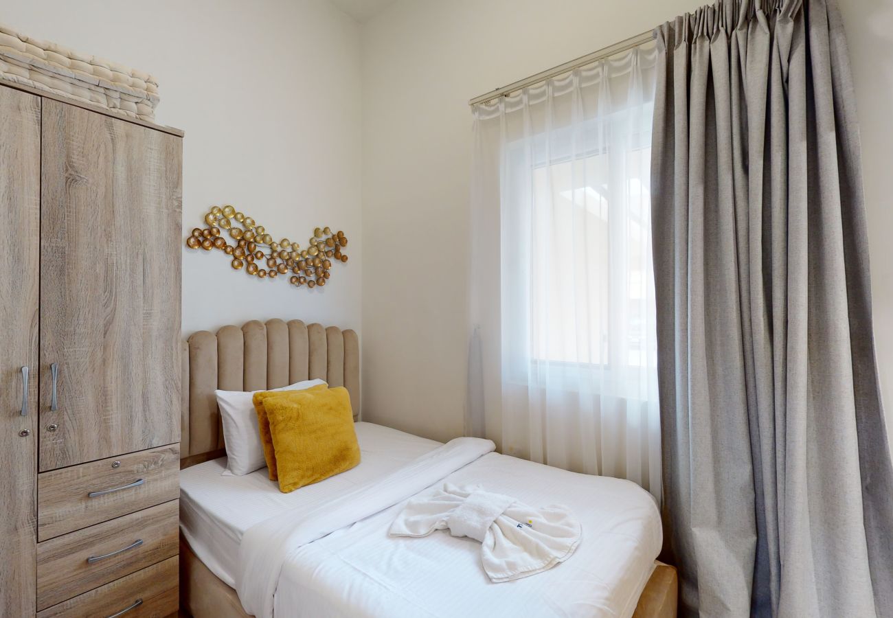 Villa in Dubai - Primestay - Tranquil 2BR plus maids with Private Garden in Dubai Land