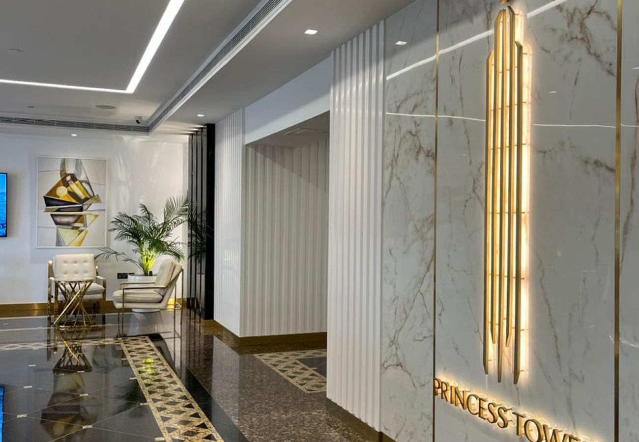 Apartment in Dubai - Dubai Marina- Upgraded 1BR in Princess Tower