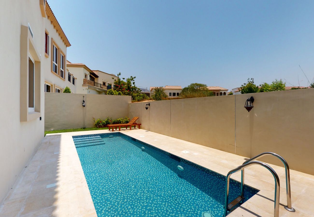 Villa in Dubai - Primestay - Flame Tree Ridge 4BR Villa, JGE