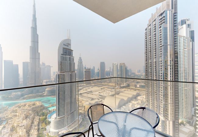 Apartment in Dubai - Primestay - Burj Royale 3BR plus Maids, Downtown