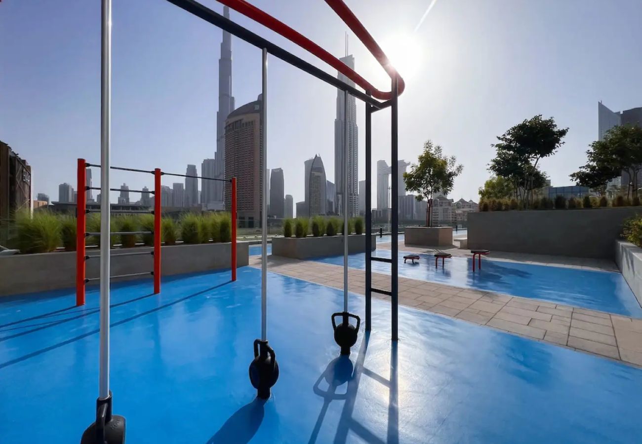 Apartment in Dubai - Artistic John & Yoko Retreat in Downtown Dubai - Unwind in Elegance