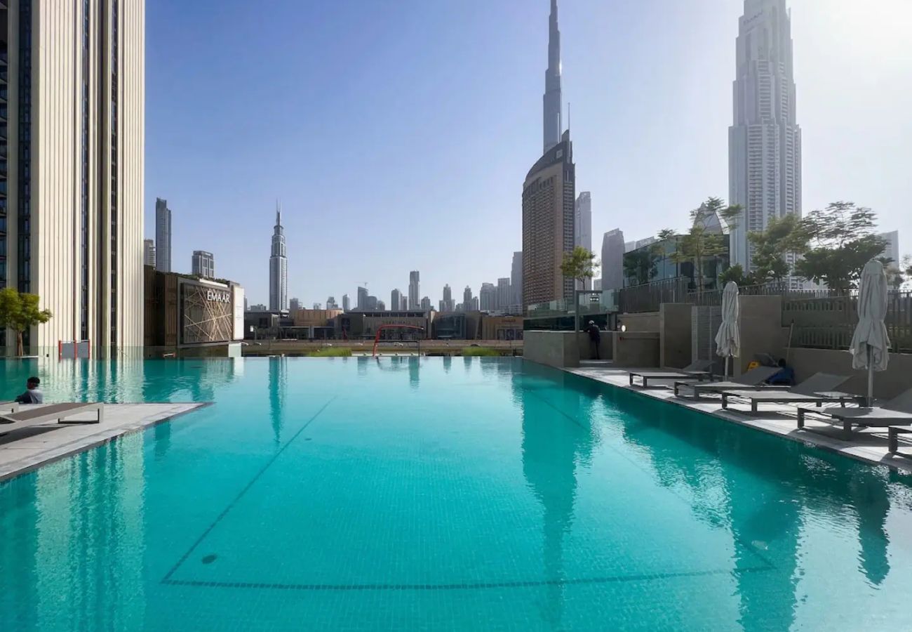 Apartment in Dubai - Artistic John & Yoko Retreat in Downtown Dubai - Unwind in Elegance