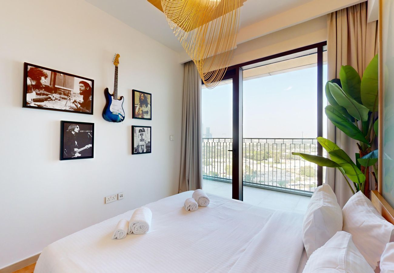 Apartment in Dubai - Artistic John & Yoko Retreat in Downtown Dubai - Unwind in Elegance