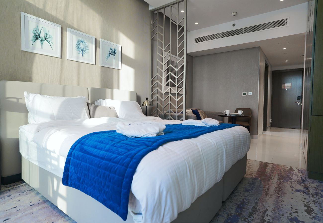 Apartment in Dubai - Primestay -  Studio Apartment at Damac Maison Prive in Business Bay