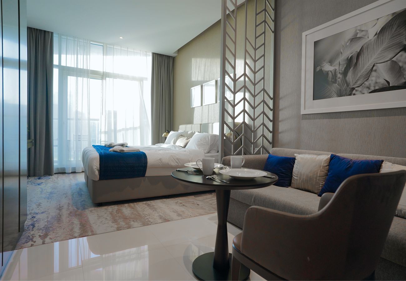 Apartment in Dubai - Primestay -  Studio Apartment at Damac Maison Prive in Business Bay