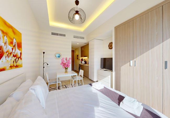 Apartment in Dubai - Primestay - Azizi Riviera 9, Al Meydan
