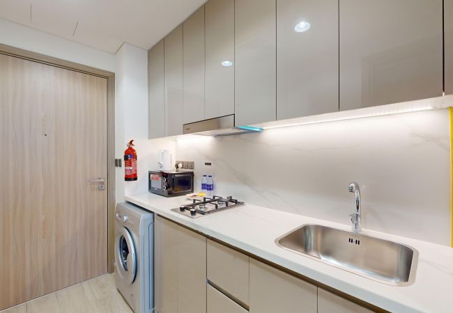 Apartment in Dubai - Primestay - Azizi Riviera 33 Studio - Meydan