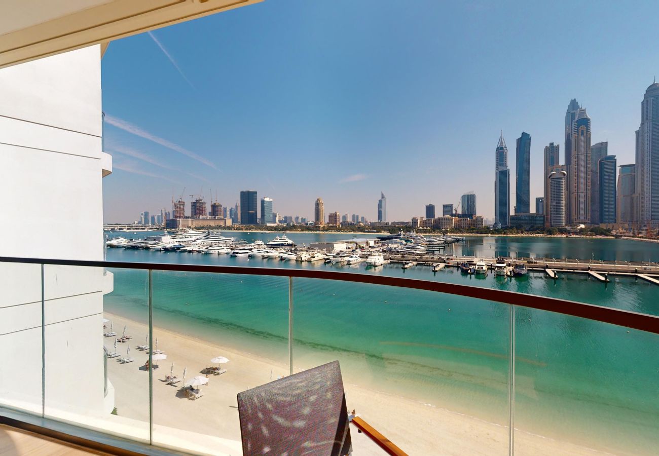 Apartment in Dubai - Primestay - Marina Vista 3BR plus Maids, Dubai Harbour